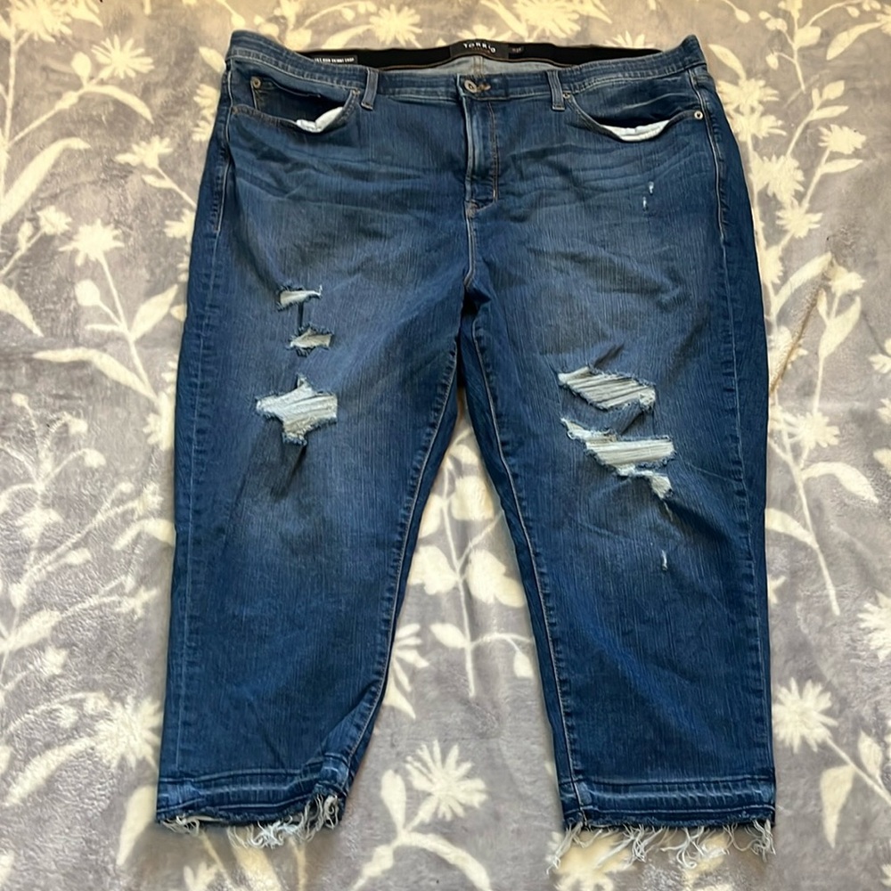 NWOT Torrid Sky High Skinny Crop-torn feel the fit” Sz Torrid Sz 26